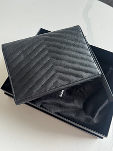 Saint Laurent Kott (2 foto / 4)