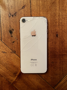 iPhone 8 64 ГБ Золотой (3 фото из 3)