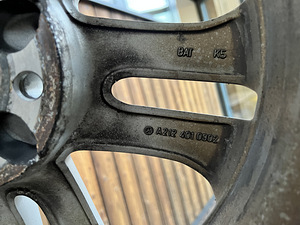 Mercedee Benz valuveljed rehvidega (7 foto / 8)