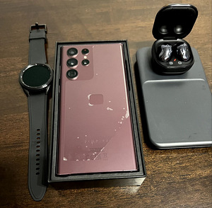 Samsung Galaxy S22 Ultra 256GB + Galaxy Watch4 + Galaxy buds (2 foto / 3)