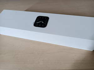 Appe Watch 5 Siver Aluminum 44 mm (3 foto / 3)
