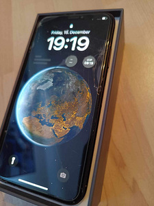 iPhone XS esiklaasi mõraga (2 foto / 3)