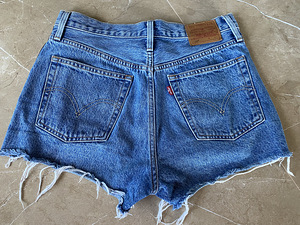 LEVIS lühikesed püksid, suurus 27 (3 foto / 6)