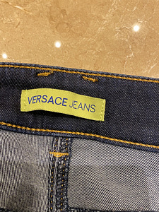 Versace джинсы , размер 28 (2 фото из 4)