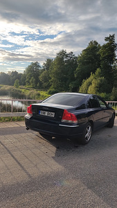 Volvo S60 D5 SUMMUM 2.4 136kW (2 foto / 15)