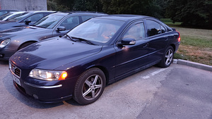 Volvo S60 D5 SUMMUM 2.4 136kW (4 foto / 15)