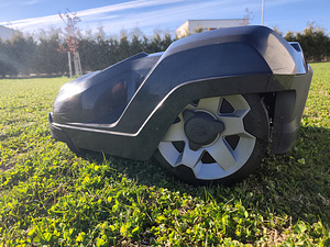 Robotniiduk Husqvarna Automover 330X (6 foto / 10)