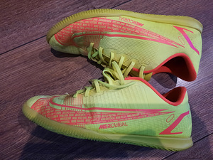 Tossud Nike suurus 37,5. Soobib saali jaoks. Heas korras (3 foto / 3)