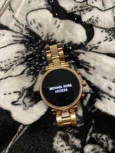 MKT5066 michael kors nutikell (3 foto / 3)