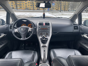 Toyota Auris 2.2d 130kW (4 foto / 4)