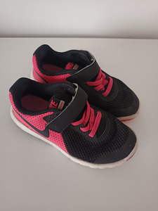 Кроссовки Nike (1 фото из 2)