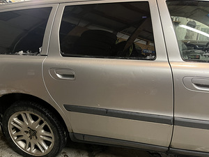 Volvo V70 2.3 184kw varuosadeks (4 foto / 10)