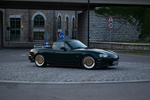 Mazda MX-5 (14 фото из 15)