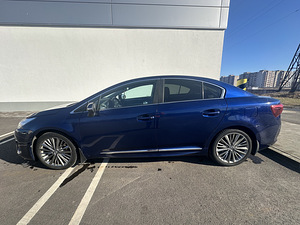 Toyota Avensis (7 foto / 12)