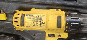 Аккумуляторная дрель Dewalt (2 фото из 2)