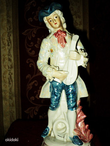 Portselanist figuur (2 foto / 3)