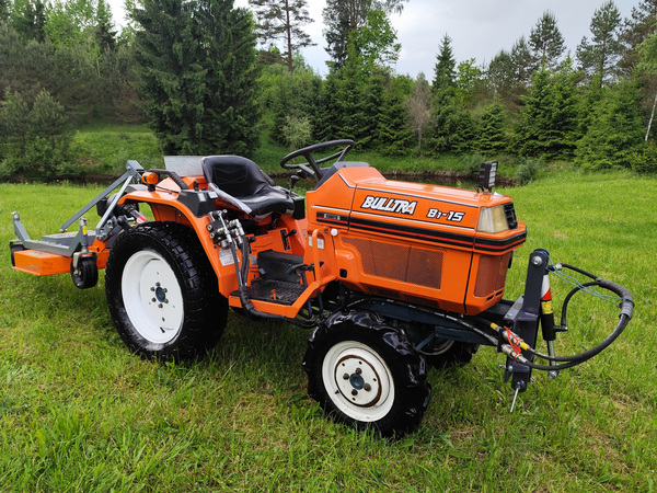 Японский мини-трактор Kubota B1-15 с отвалом для снега