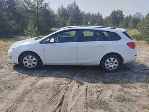 M/V Opel Astra Sportstourer (3 foto / 4)