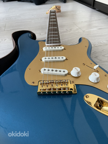 Fender Squier Stratocaster 40th anniversary gold edition (фото #2)