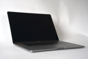 Apple MacBook Pro i7 2.6Ghz 15" 2018 UHD Graphics 630 (2 foto / 8)