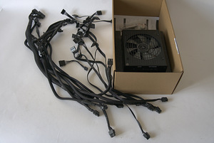 Corsair RM1000x 1000W 80+ Gold Fully Modular ATX PSU (2 foto / 4)