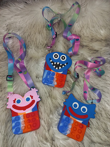 Новая сумка через плечо Huggy Wuggy. (3 фото из 6)