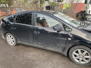 Toyota Prius (2 foto / 6)