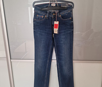 Новые джинсы Hilfiger Regular, размер 26, длина 34.