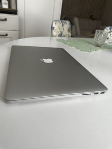 Macbook Pro (Retina 15-inch) (2 foto / 3)