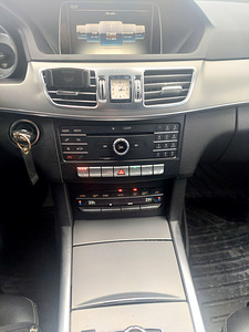 Mercedes-Benz E 220 2.2 E BLUE TEC (13 foto / 15)