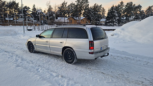 Opel Omega 2.5td 96kW manuaal (3 foto / 12)