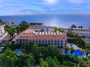 OJI BEACH HOTEL (4 фото из 10)