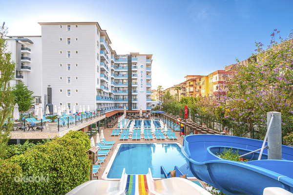 CLUB BIG BLUE SUITE HOTEL
