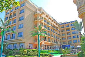 KINGTUT AQUA PARK BEACH RESORT HURGHADA (1 foto / 10)