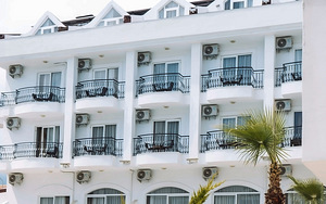 BESO BEACH HOTEL (2 foto / 10)