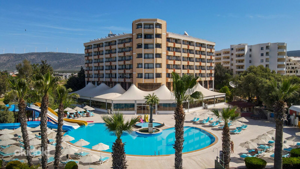 THE HOLIDAY RESORT