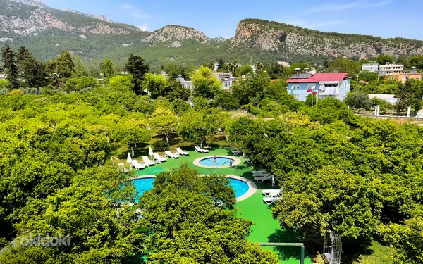 CASTLE PARK HOTEL