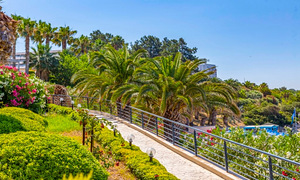 THE GRAND BLUE SKY HOTEL (4 foto / 10)