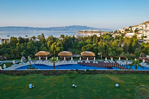 BELLAZURE HOTEL (4 foto / 10)