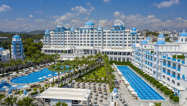 RUBI PLATINUM SPA RESORT & SUITES