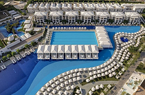 TITANIC DELUXE BELEK (3 foto / 10)