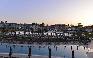 AZURA WORLD HOTEL (7 foto / 10)