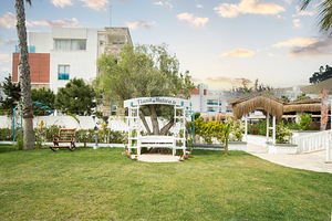 TIANA BEACH HOTEL (7 foto / 10)