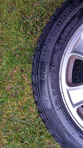 Зимние шины 215/55R16 и оригинальные диски Volvo 7J×16×49 (5 фото из 8)