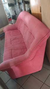 ИЗОГНУТЫЙ ДИВАН (2 фото из 3)