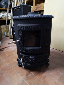 Malmkamin koos korstnaga / Cast iron fireplace with chimney, (1 foto / 3)
