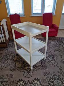 Beebi mähkimislaud täispuidust (1 foto / 2)