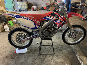 Honda crf250r (2 foto / 8)