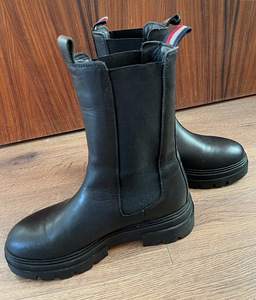 Tommy Hilfiger saapad (37) (1 foto / 5)