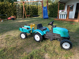 Pedaalidega mängutraktor 3-6 aastastele (1 foto / 2)